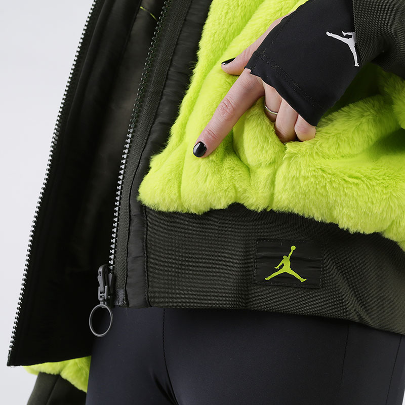 Женская куртка Jordan Reversible Bomber Jacket (CQ6657-325)  - цена, описание, фото 8